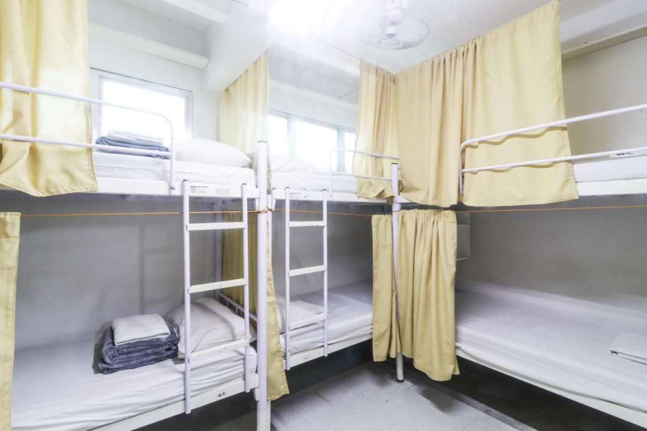 Ark Hostel City Center Manila Pasay Exterior photo